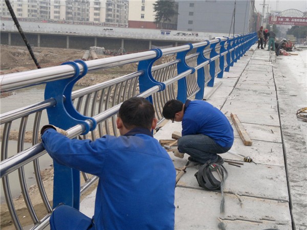 齐齐哈尔不锈钢桥梁护栏除锈维护的重要性及其方法