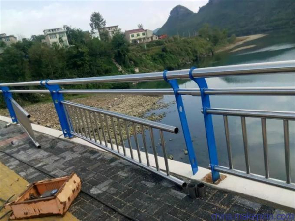 齐齐哈尔不锈钢复合管护栏是一种卓越的防护材料