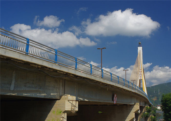 齐齐哈尔不锈钢桥梁护栏常见问题及其解决方案